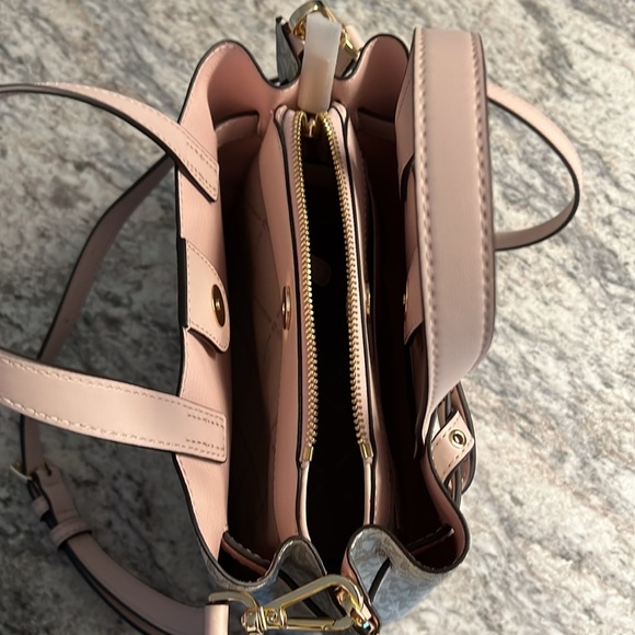 Michael Kors Pastel Pink and Cream Handbag with adjustable strap NWOT - Picture 8 of 9